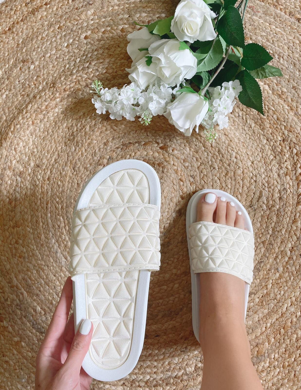 White /cream Padded Pyramid Detail Flat Slides sandals